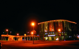 Öine Pärnu Kontserdimaja (Toomas Olev)_Pärnu Concert Hall at night