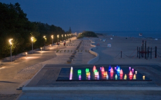 Parnu rannapromenaad õhtuvärvides (Jaak Nilsson)_ Beach promenade at night